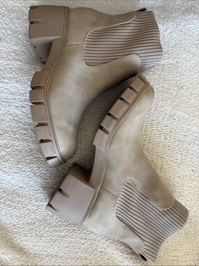 Universal Thread Chunky Taupe Chelsea Lug Booties